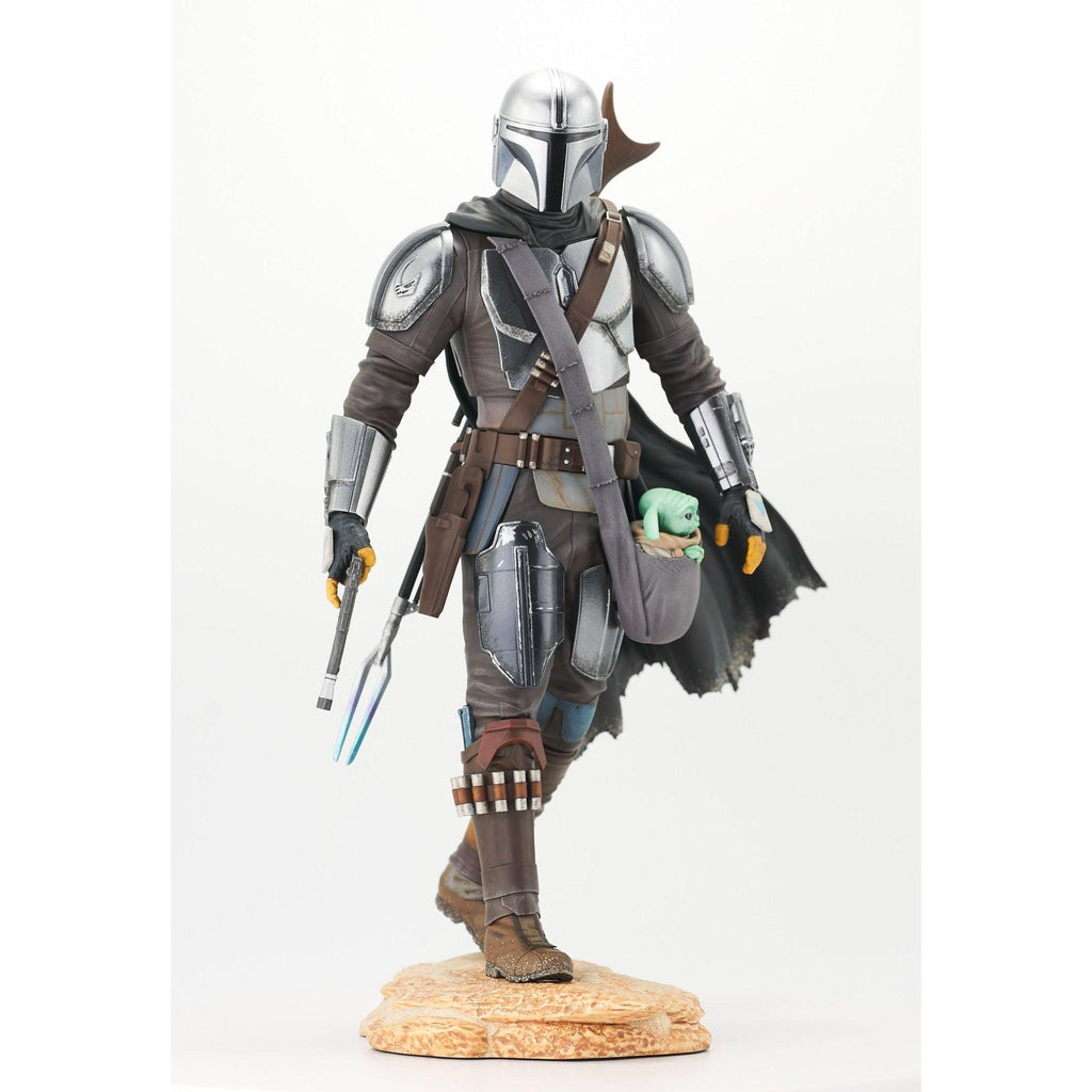 Star Wars: The Mandalorian with Child - Gentle Giant Figure - Geek & Co.